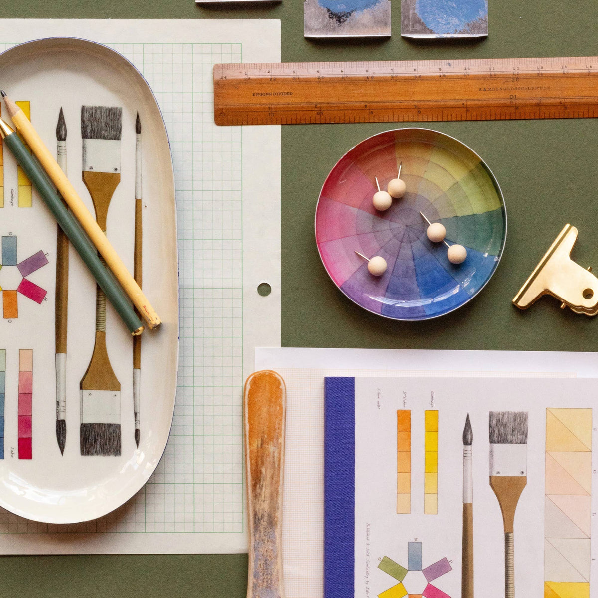 Roomytown: Oval Enamel Tray - The Art of Colouring