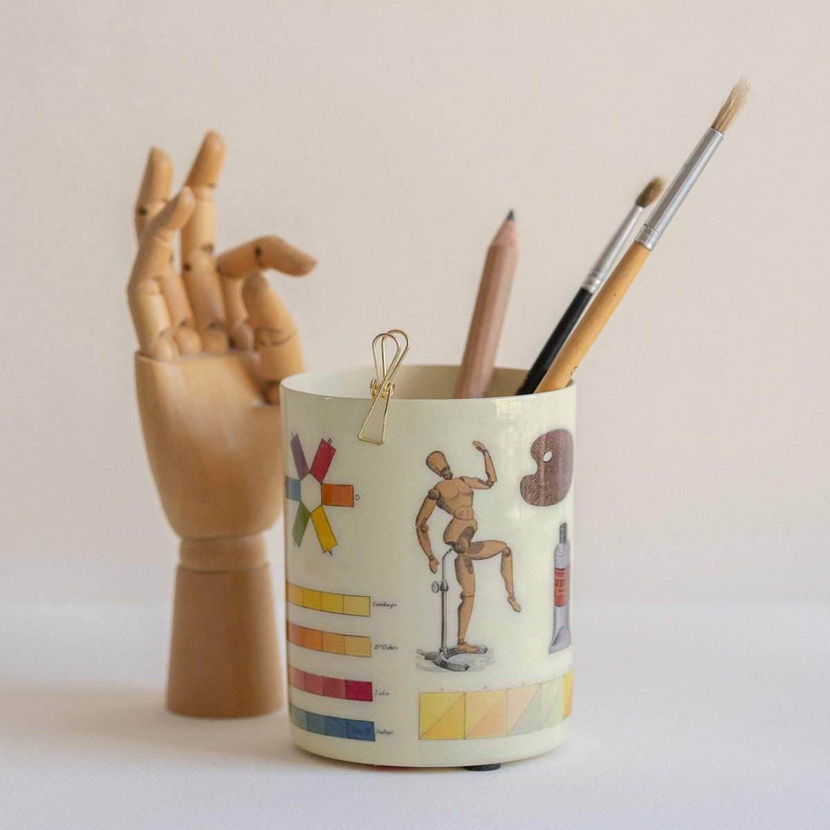 Roomytown: Enamel Everything Pot - The Art of Colouring