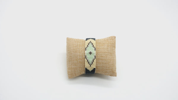 Dotsuwa Designs: Beaded Bracelet